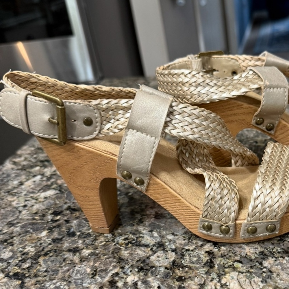 Chic Woven Sandals with Buckle Detail